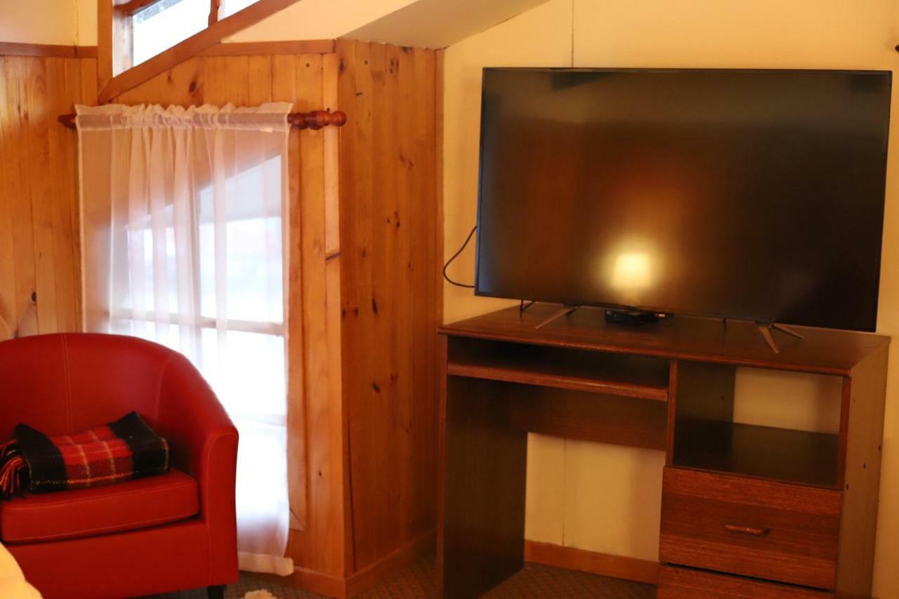 Profe Nelson Hostel Puerto Cisnes Ngoại thất bức ảnh